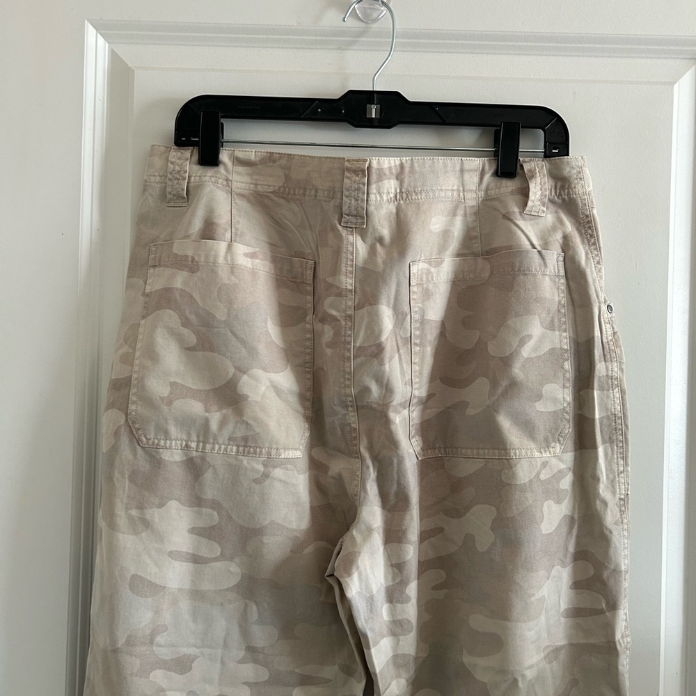 Sundance Cream and Tan Everyday Pants with Logo Tag - Picture 8 of 12
